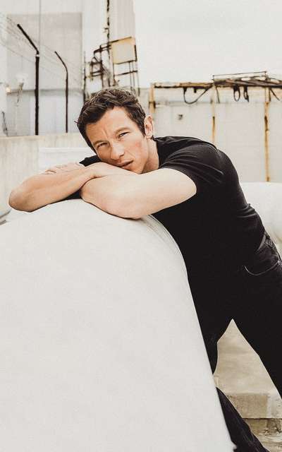 Callum Turner  TVjliNQp_o