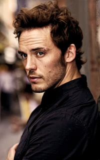 Sam Claflin 0QER0IJz_o