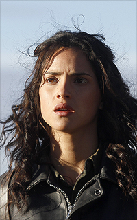 Adria Arjona DlzfD3cc_o