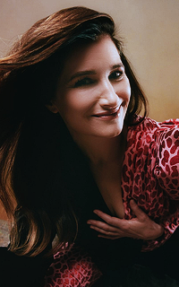 Kathryn Hahn OCqLy4Px_o