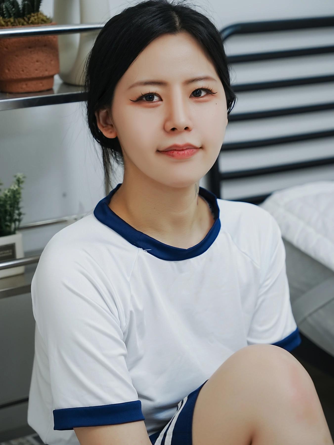 Choi Ri 최리, Photobook Vol.01 「Bloomers」 Set.01(37)