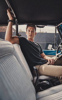 Miles Teller QS6GhUuP_o