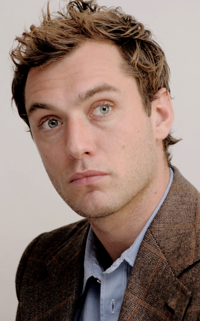 Jude Law - Page 3 HEjq752v_o