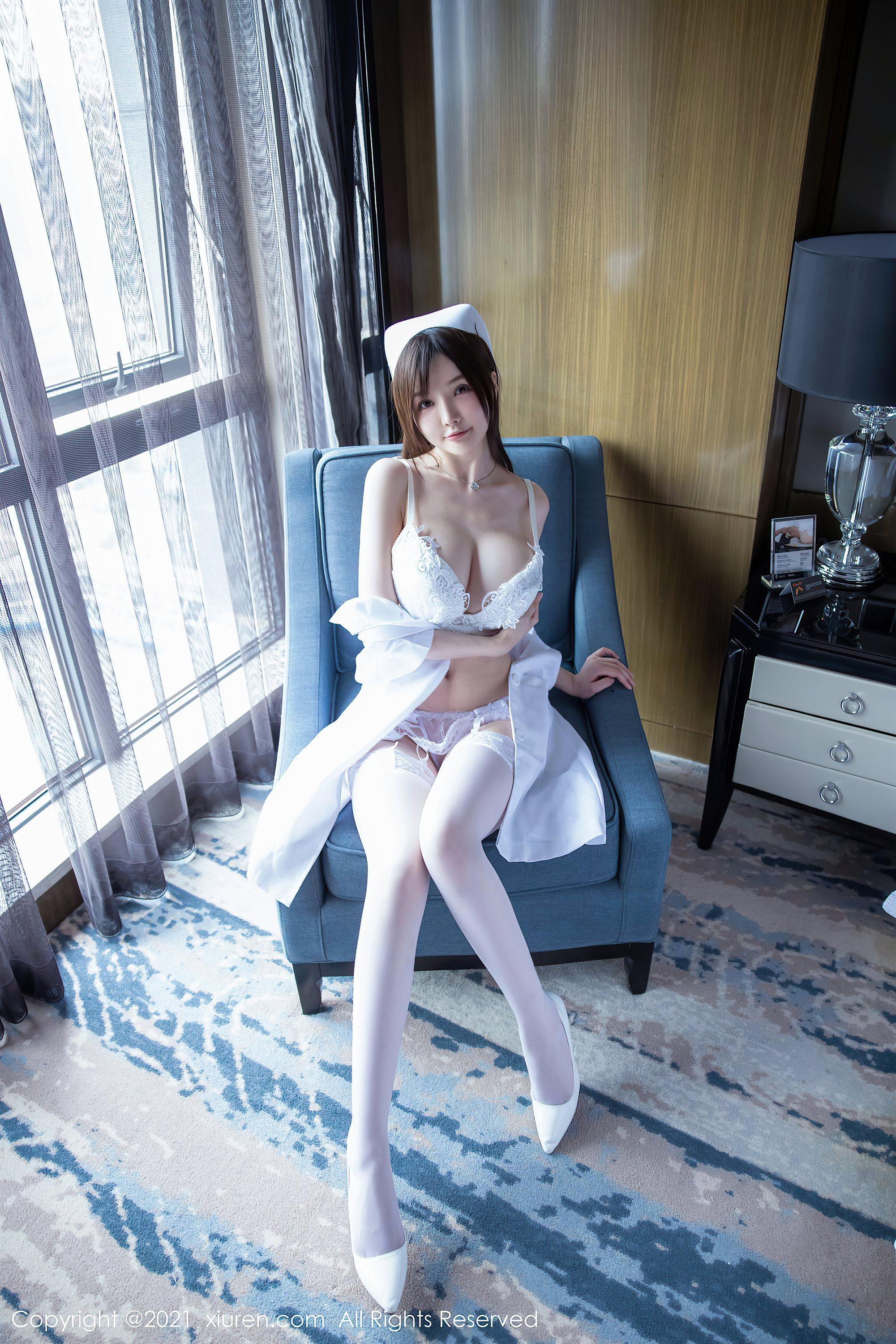 [XiuRen秀人网]No.3114 女神糯美子Mini洁白护士制服主题私房蕾丝内衣秀豪乳翘臀诱惑写真(35)