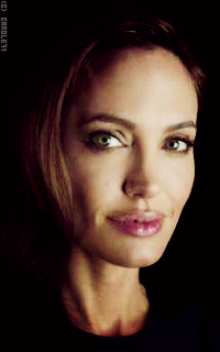 Angelina Jolie AEmfS56d_o