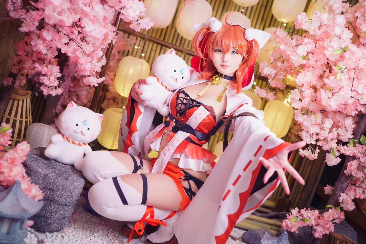 Takanashi Hanari - Miko