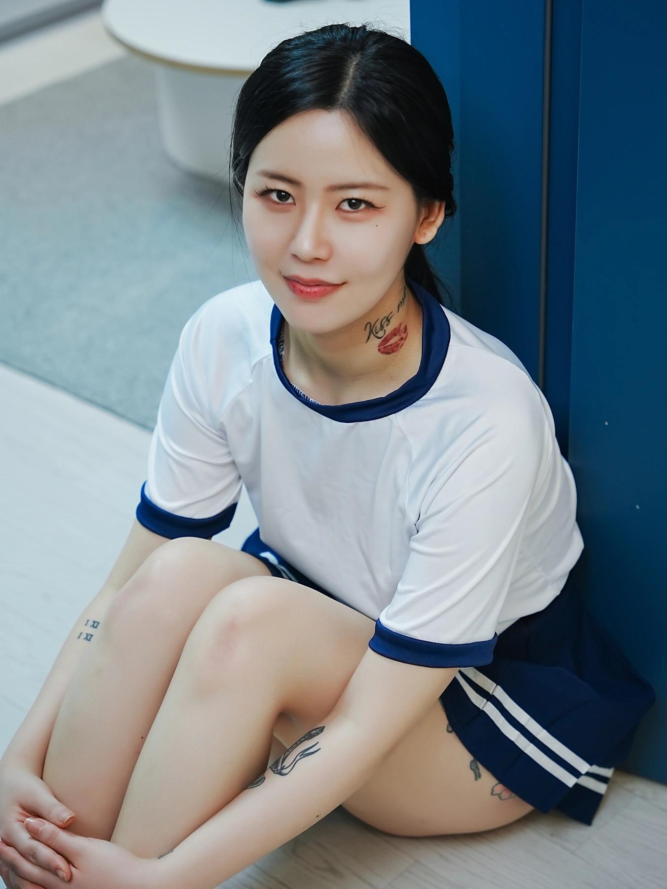 Choi Ri 최리, Photobook Vol.01 「Bloomers」 Set.01(15)
