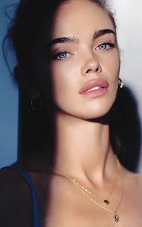 Jena Goldsack T0iV2tEF_o