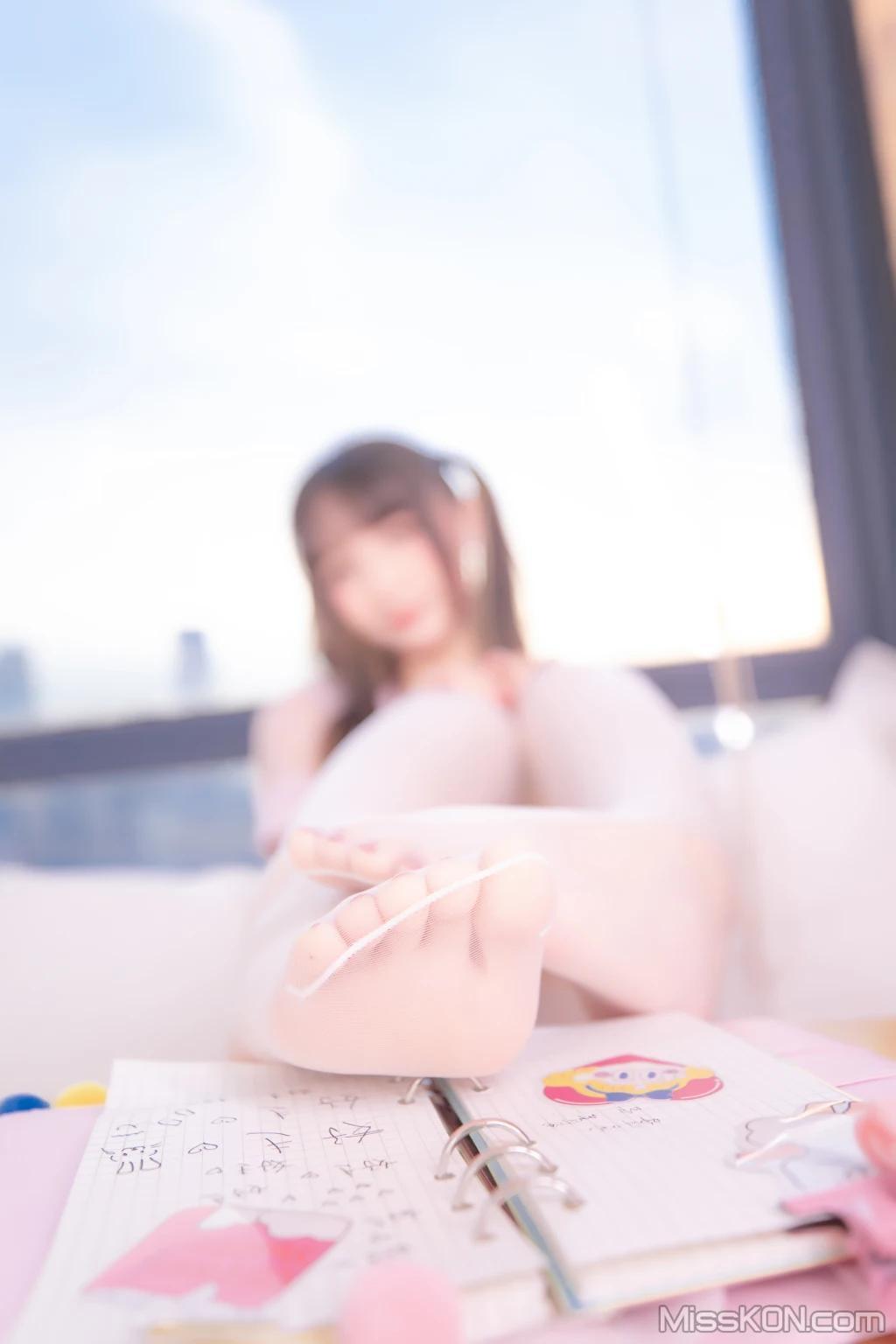 Coser@神楽坂真冬 Vol.079: 绝对企画-透明黑白水手服《特別なことに》 (150 photos )(4)