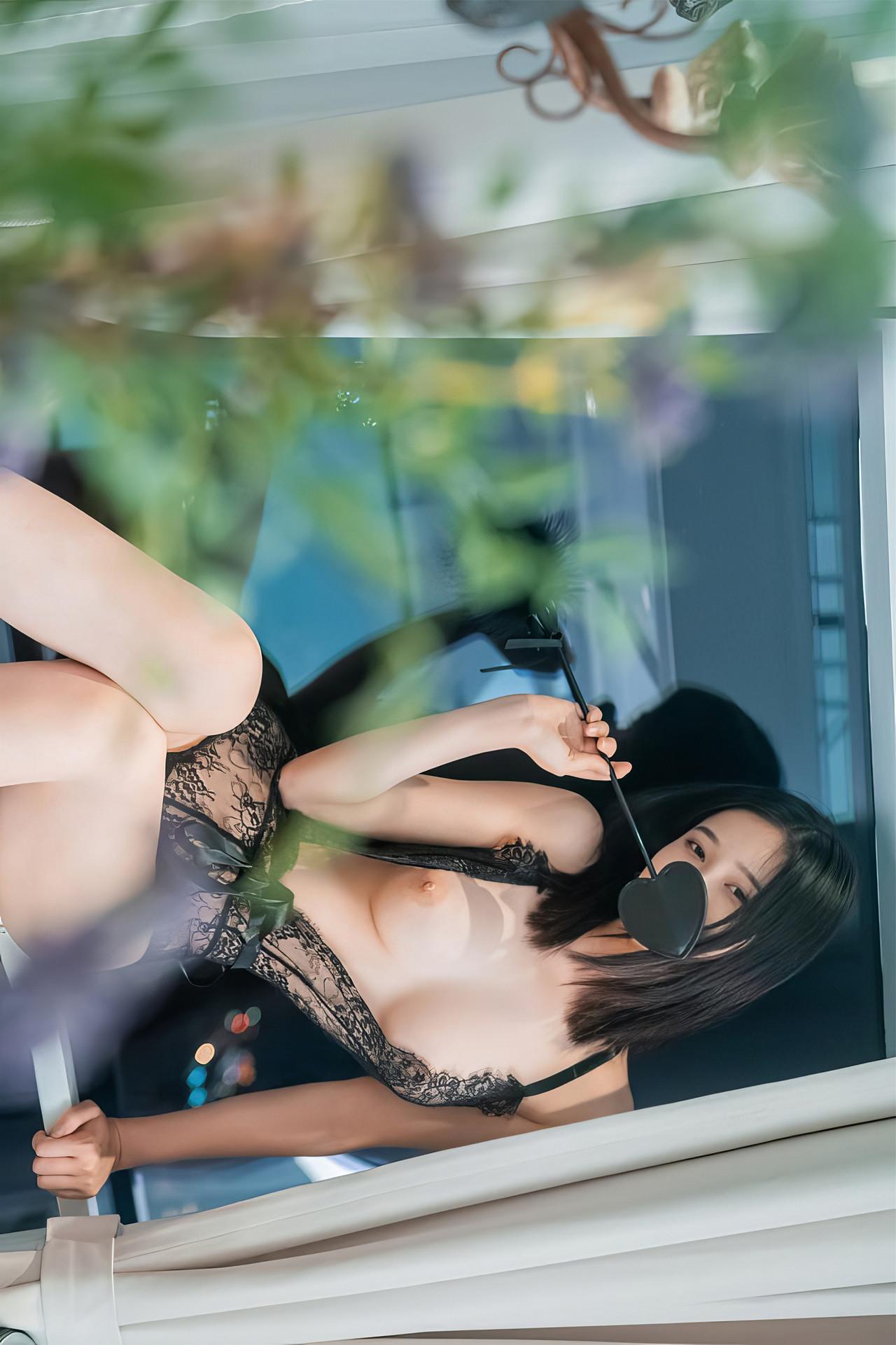 年年Nnian, 写真集 蕾丝兔宝宝 Lace Bunny(27)