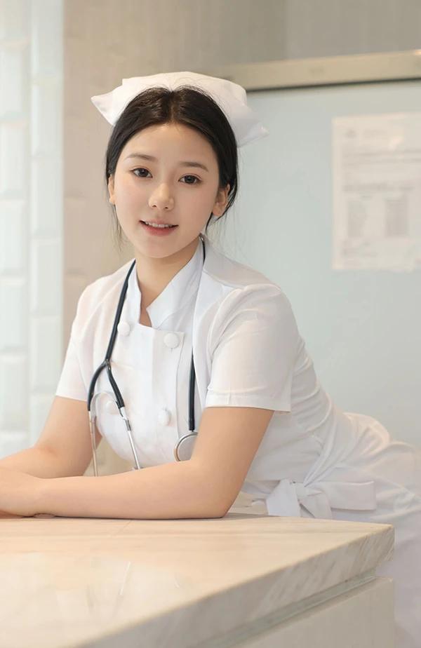 秀人女神林嘉馨俏丽小护士三点全开私购流出(1)
