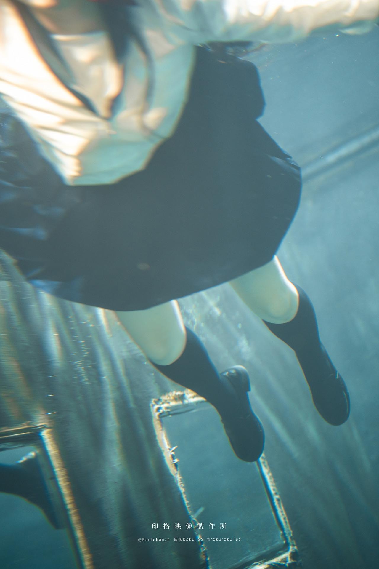 Cosplay 落落Raku – 水泳馆(28)