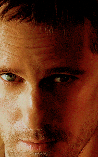 Alexander Skarsgard  - Page 2 FdLuI25E_o