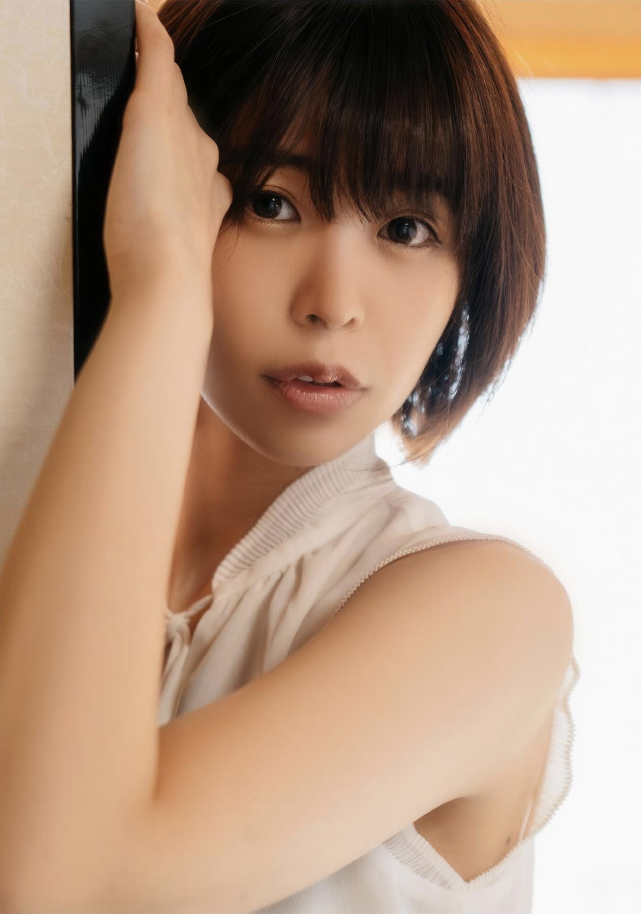 Tsugu Manaka 真中つぐ, 写真集 恋愛情緒 Wunder puglishing house Set.01(1)