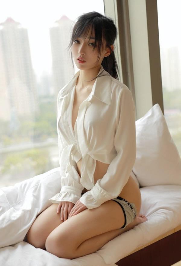 粉领丽人陈梵妮真空写真白嫩美乳又圆又挺(17)