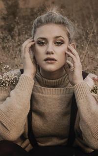 Lili Reinhart 8YL6WRoS_o