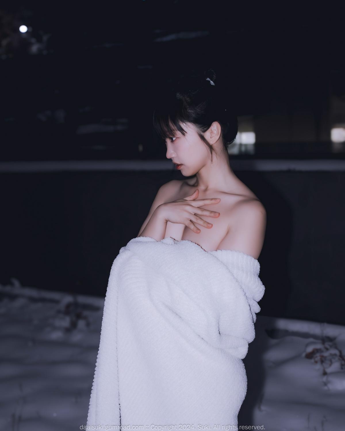 Suki 숙희, Photobook “Snowy Night” Set.01(9)