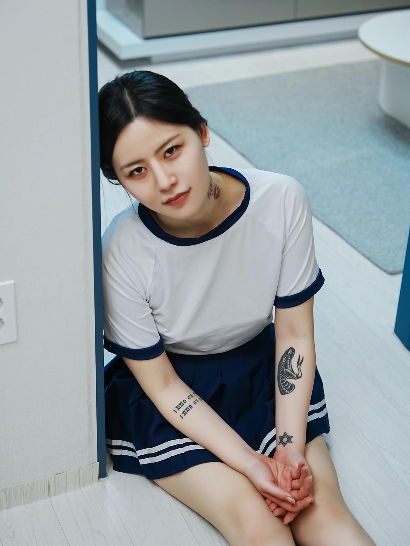 Choi Ri 최리, Photobook Vol.01 「Bloomers」 Set.01(16)