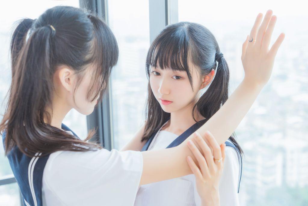 Coser @ 桜 桃 喵 Vol.047: 制服 双子 (38 photos)(3)