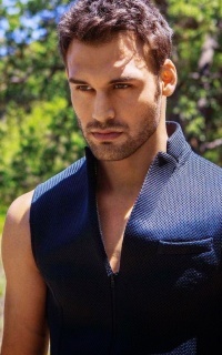 Ryan Guzman CJWDyf4O_o