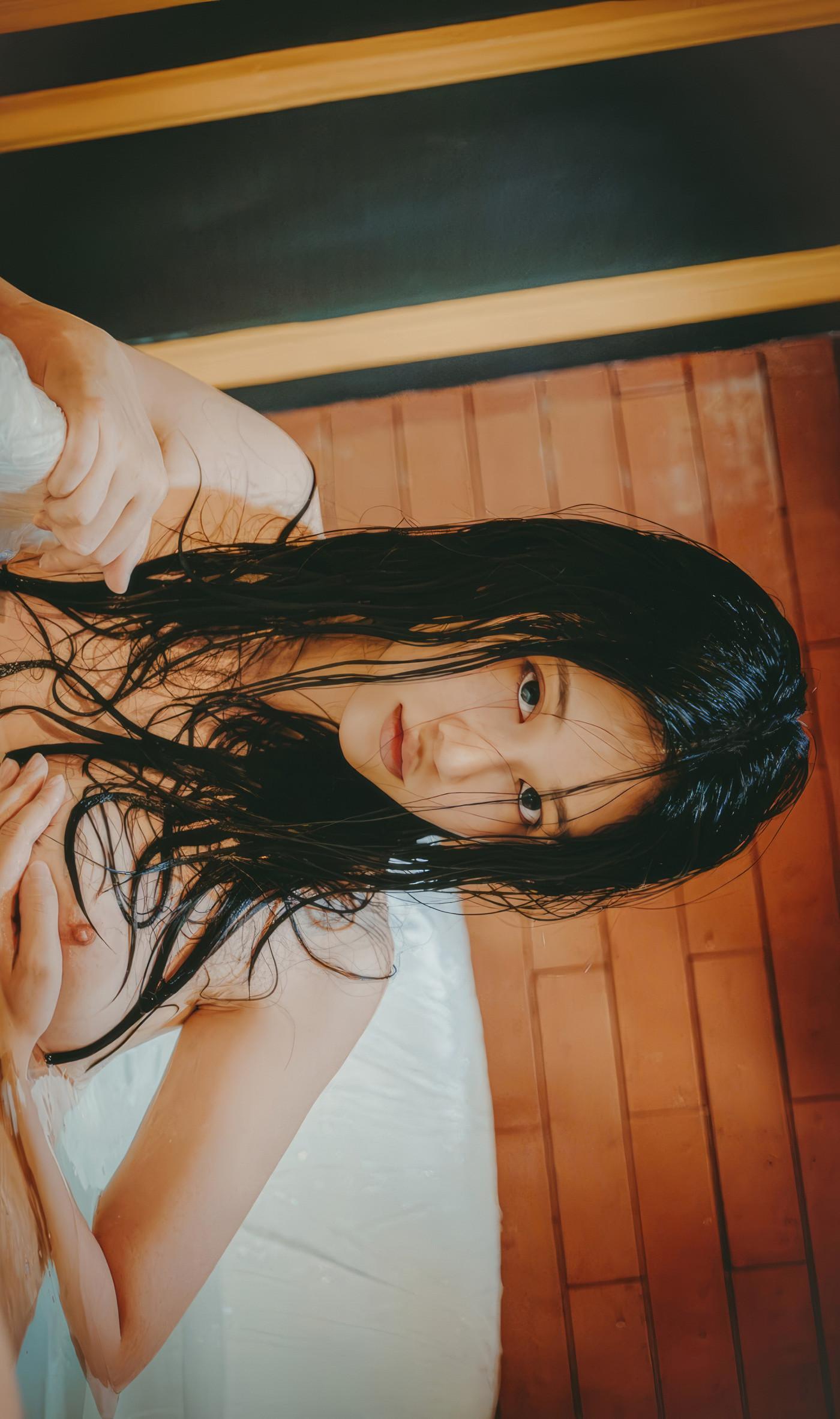 年年Nnian, 写真集 沐浴 Take a Bath(56)