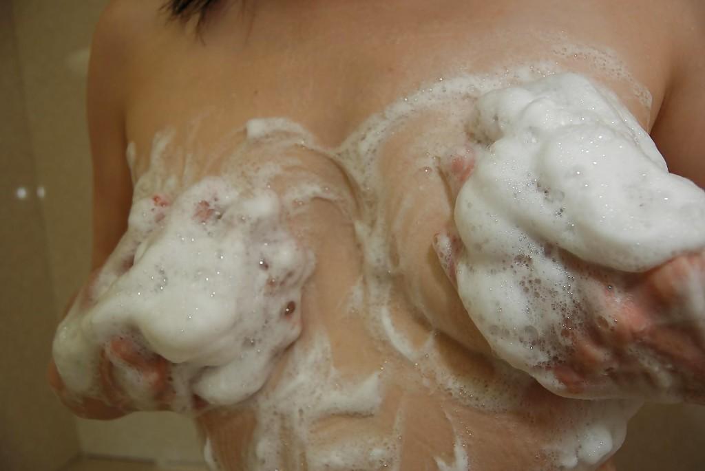 Slender asian MILF taking shower and rubbing her soapy body(7)