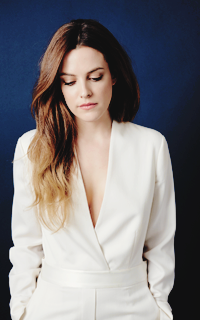 Riley Keough - Page 2 BqUx1pvu_o