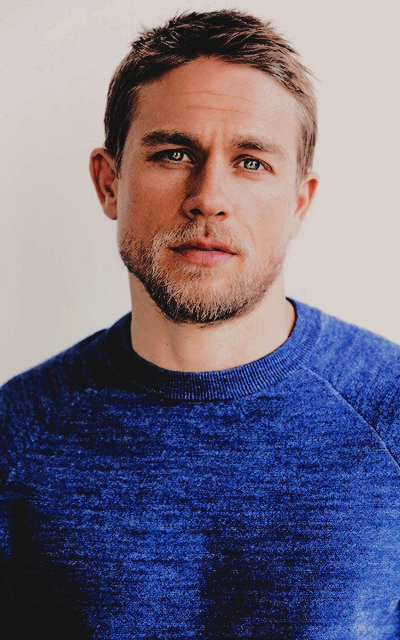 Charlie Hunnam - Page 2 KNWqH81N_o