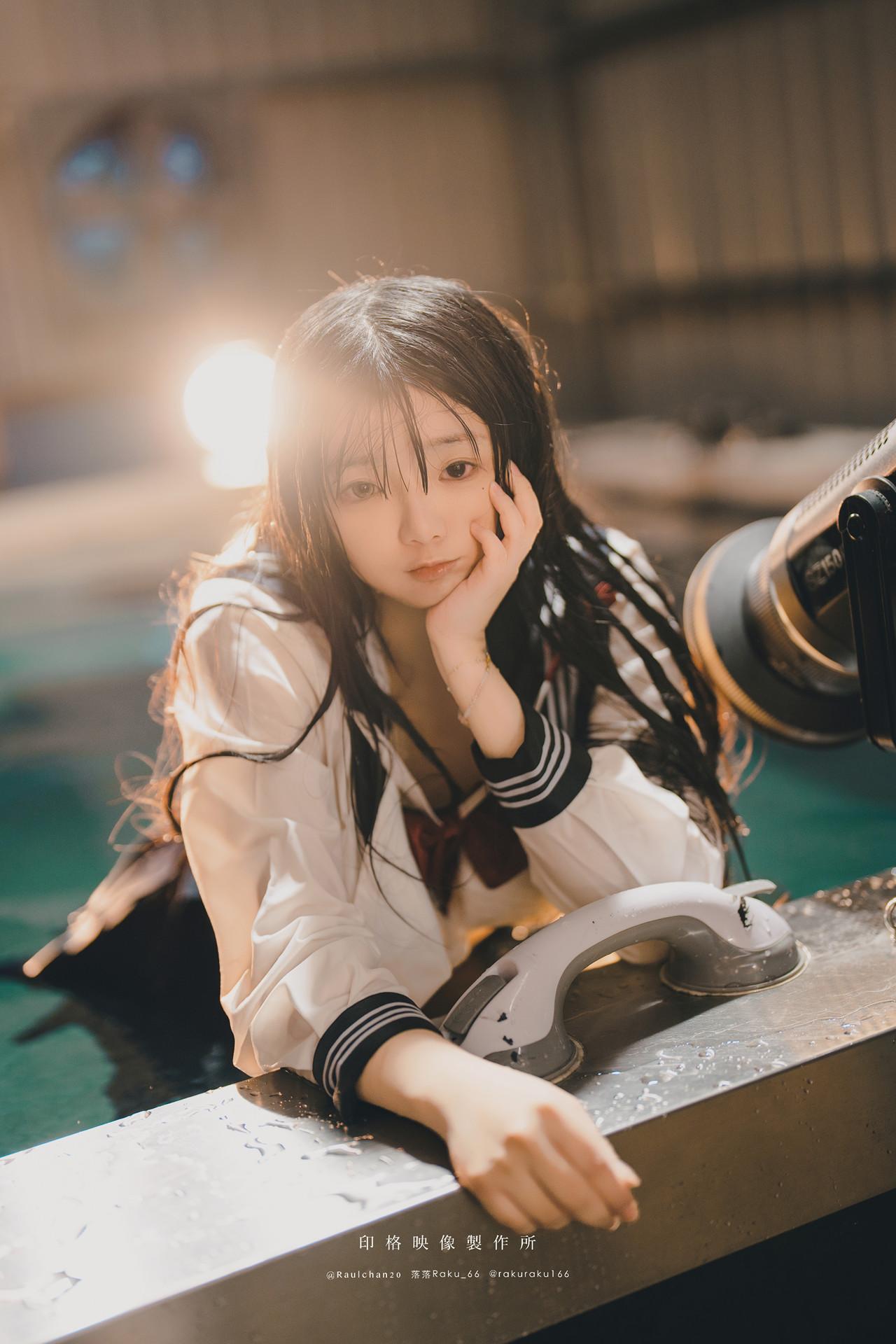 Cosplay 落落Raku – 水泳馆(43)