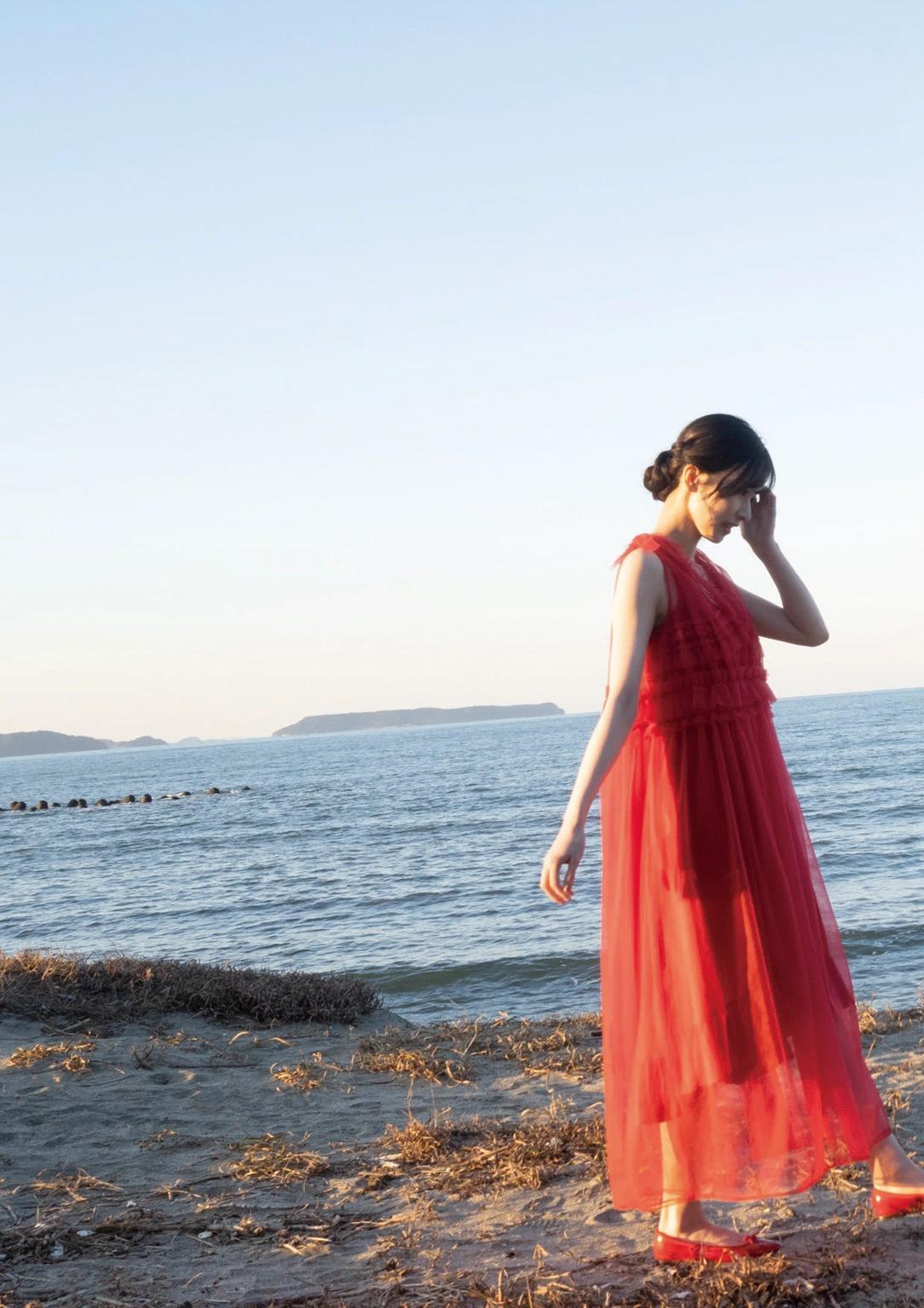 Kotoko Sasaki 佐々木琴子, 1st写真集 「明け方の夢」 Set.01(31)