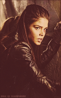 Marie Avgeropoulos - Page 2 QeUU06Q4_o