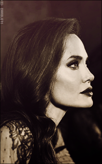 Angelina Jolie TzTr3IL8_o