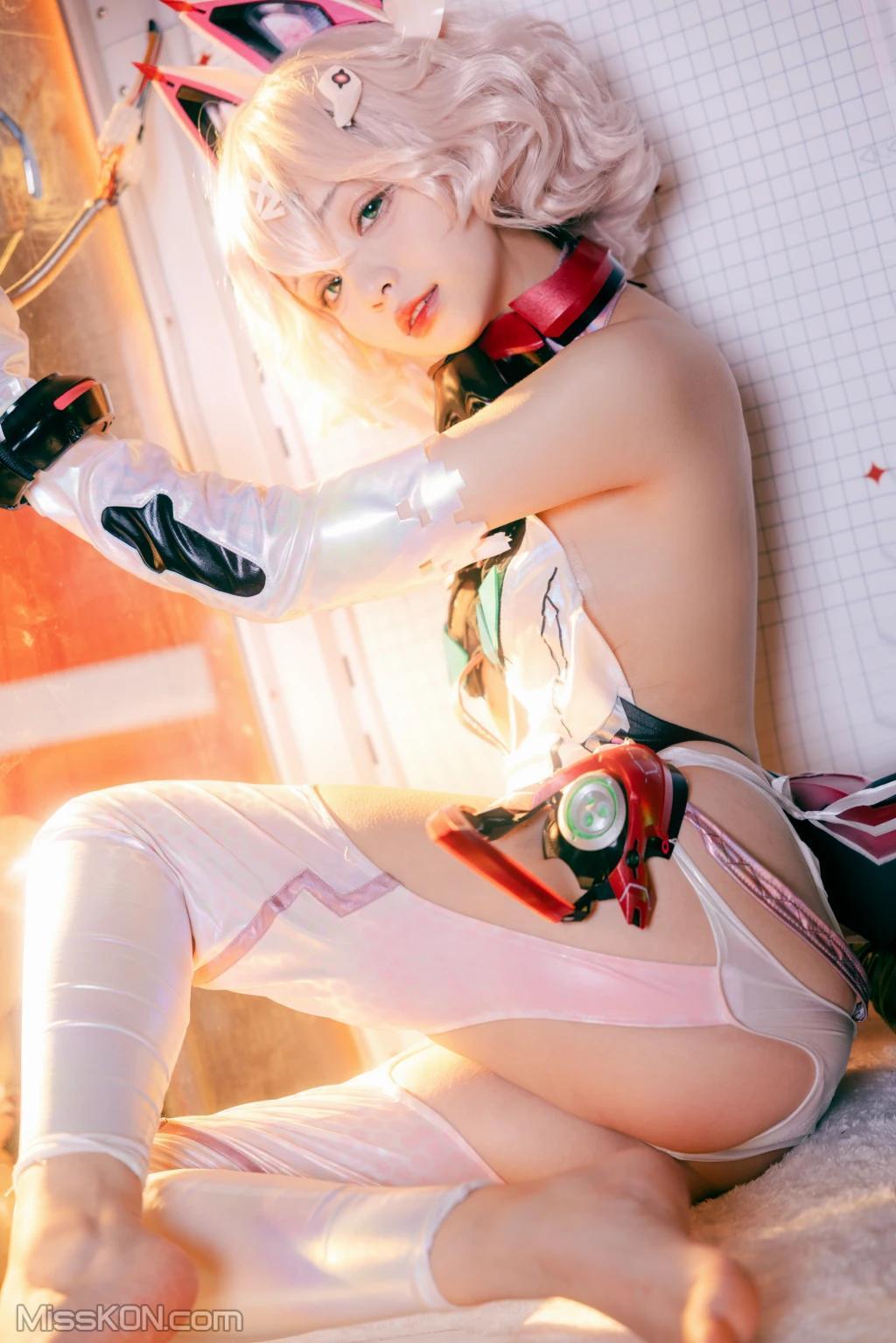 Coser@花铃: 交错战线 绯猁机甲猫猫 (20 photos)