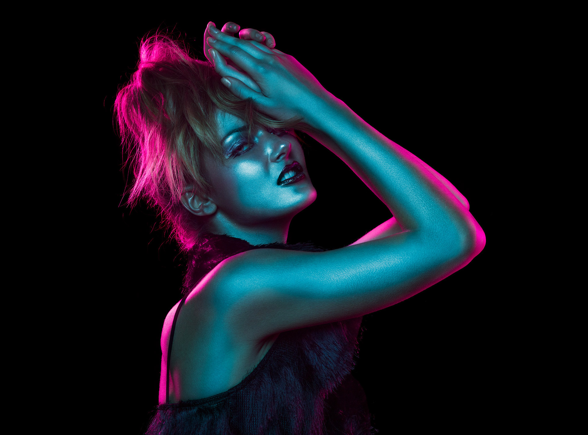 Rachel Flynn by Andre Schneider Красивая девушка в отблесках ночи / Рейчел Флинн, фотограф Андре Шнейдер / фото 07
