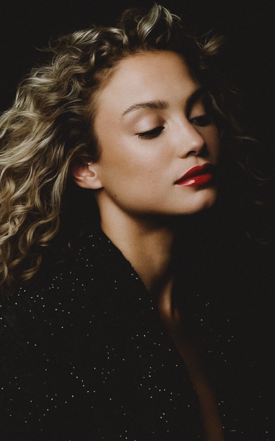 Rose Bertram 1AqzM1jN_o