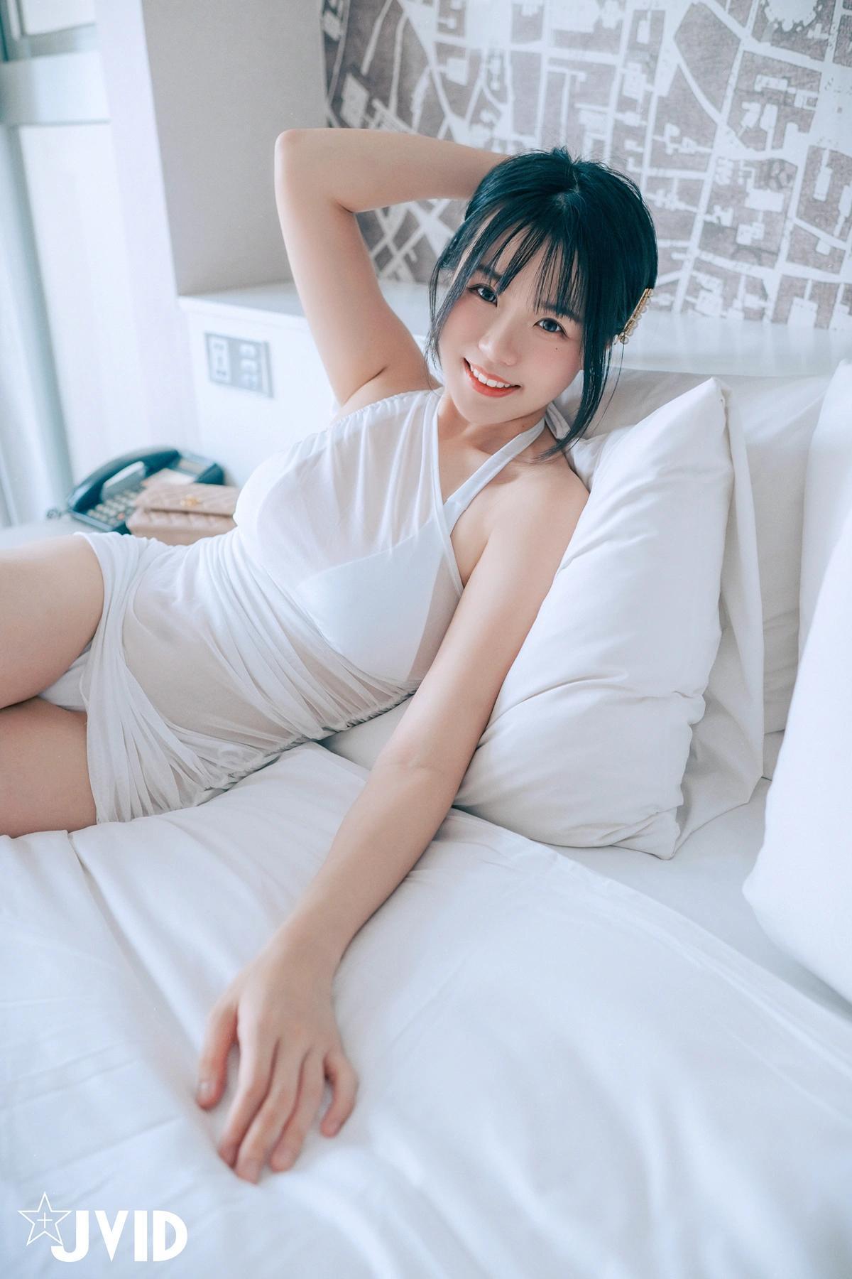 JVID Angela寶7 – 豪乳情婦の不倫旅行－寶七🫦跪舔肉棒的色色拜金萌妹🔥靈巧的舌頭舔來舔去😈 Set.02(8)