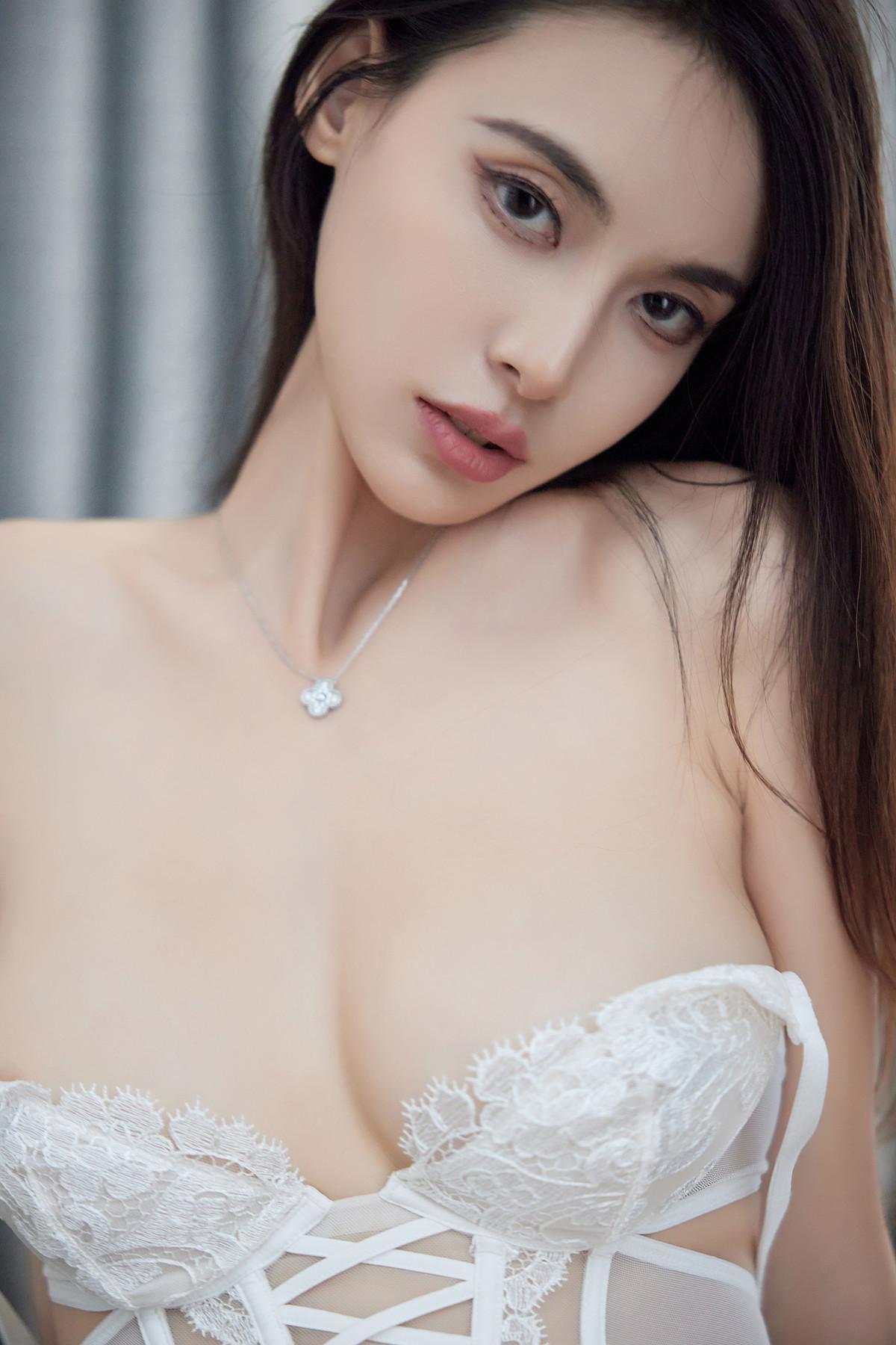 lingyu69 XiuRen Uncensored – 秀人网模特 白色蕾丝(54)