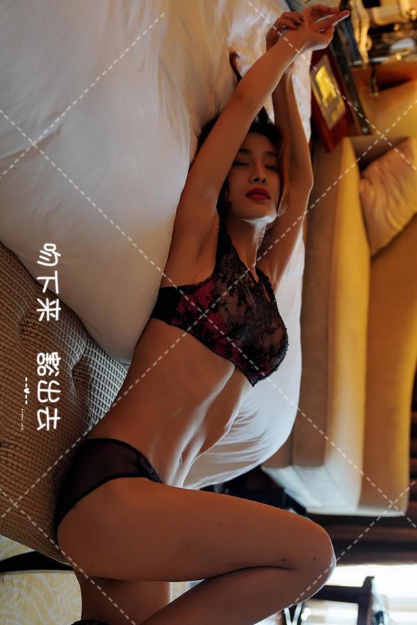 大奶女神盼盼8月vip情不自禁大尺度写真2(15)