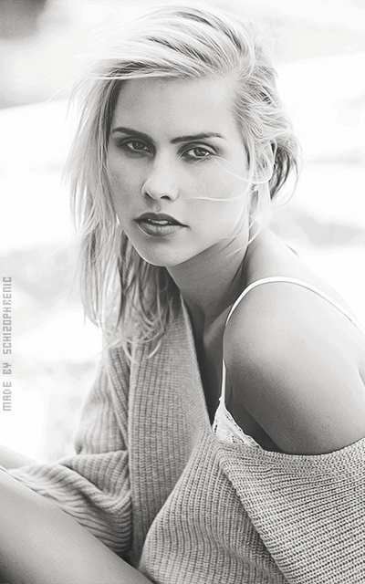 Claire Holt KasxGAnk_o