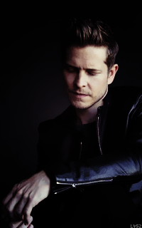 Matt Czuchry FybGeAtZ_o