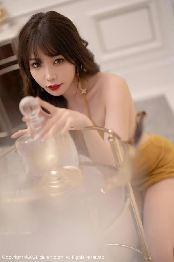 女神芝芝Booty一袭针织长裙勾勒出完美身材(19)