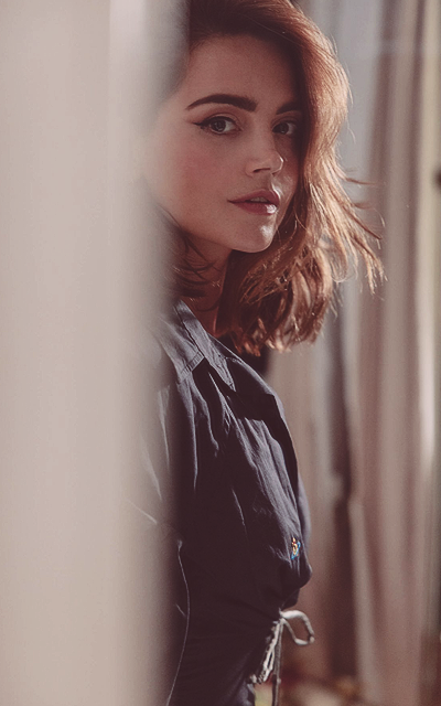 Jenna Coleman DsPQjPph_o