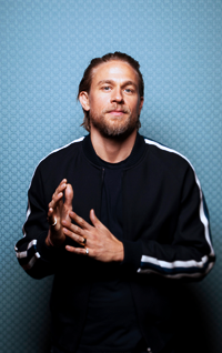 Charlie Hunnam VWMVQdri_o