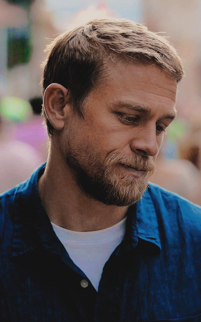 Charlie Hunnam - Page 2 EFK1YSuR_o