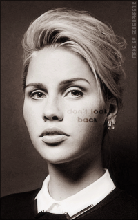 Claire Holt XEKIrfq0_o