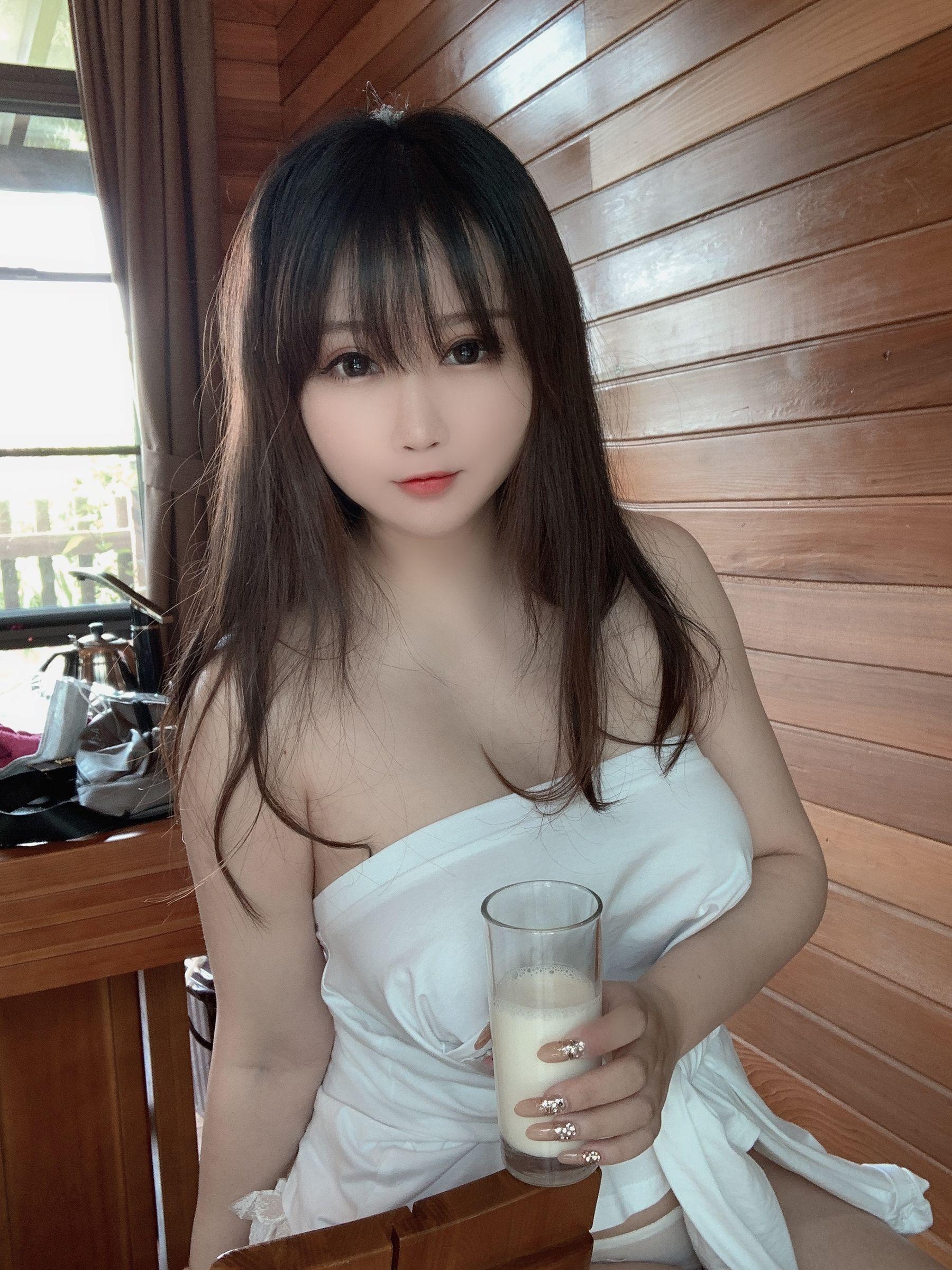 [Cosplay] 蜜桃少女是依酱呀 – 夏日(38)