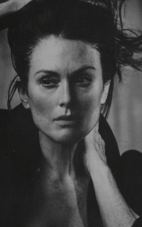 Julianne Moore O4I11CdF_o