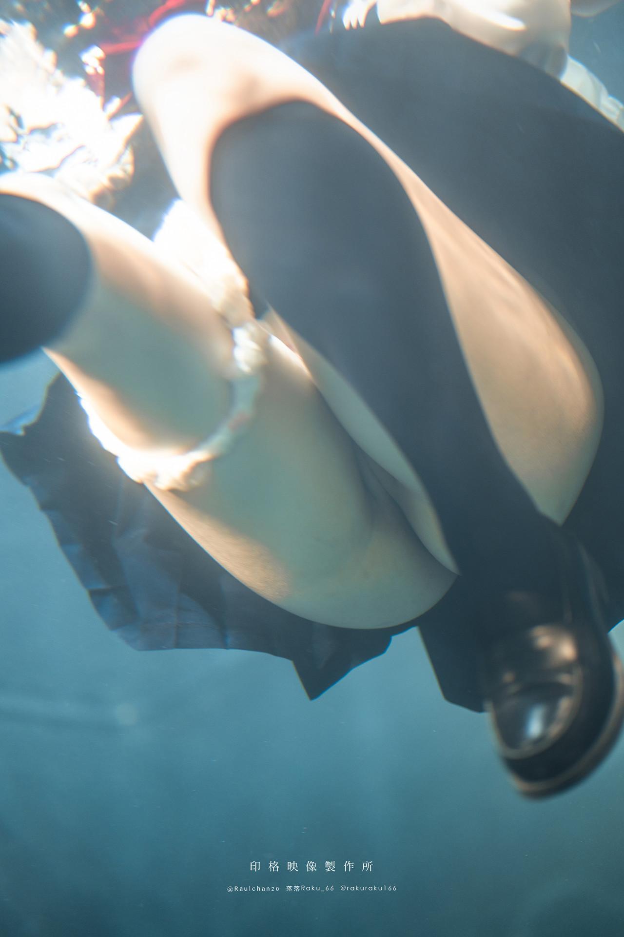 Cosplay 落落Raku – 水泳馆(30)
