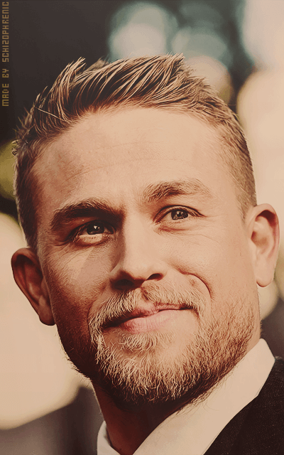 Charlie Hunnam 1UnkOZqq_o