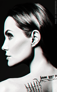 Angelina Jolie YQYj8TwS_o